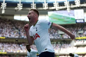 Kulusevski tỏa sáng trong ngày mở màn