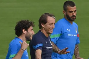 HLV Mancini với Calabria và Spinazzola