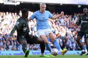 Erling Haaland tiếp tục ghi bàn cho Man City