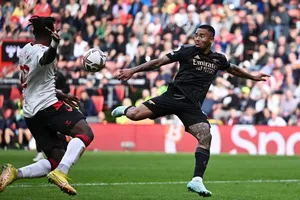 Gabriel Jesus bỏ lỡ cơ hội trước Southampton