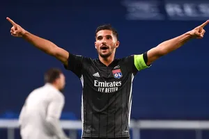 Houssem Aouar đang là đội trưởng CLB Lyon