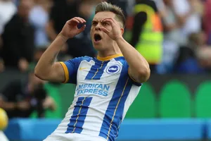 Leandro Trossard ăn mừng bàn thắng mở tỷ số