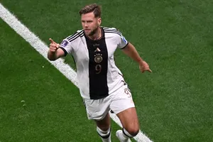 Niclas Fulkrug ghi bàn vào lưới Tây Ban Nha