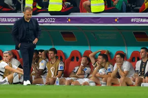 HLV Hansi Flick thất vọng klhi tuyển Đức bị loại sớm ở World Cup