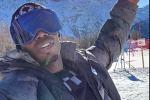 Paul Pogba đi chơi trượt tuyết dù chưa hoàn toàn hồi phục chấn thương