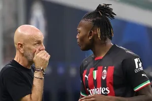 HLV Stefano Pioli và tiền đạo Rafael Leao