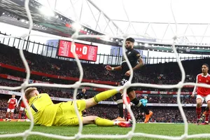 Philip Billing tung lưới Arsenal chỉ sau 9 giây