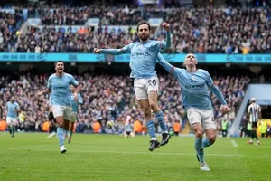 Bernardo Silva ăn mừng bàn ấn định chiến thắng