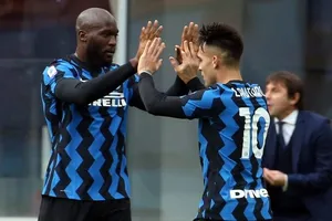 Romelu Lukaku (trái) và Lautaro Martinez 