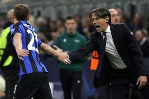 HLV Simone Inzaghi và Nicolo Barella sau bàn mở tỷ số
