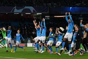 Napoli ăn mừng sau trận hòa Salernitana