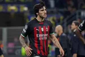 Sandro Tonali đang là trụ cột ở Milan