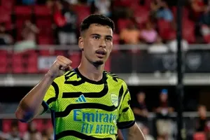 Gabriel Martinelli ăn mừng bàn thắng
