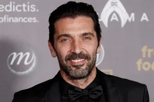 Gianluigi Buffon tuyên bố giải nghệ