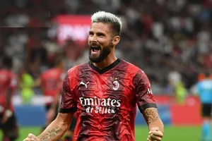 Olivier Giroud lại ghi bàn cho Milan