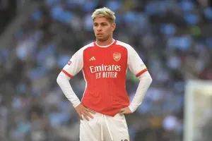 Emile Smith Rowe không muốn mài đũng quần trên băng dự bị