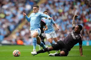 Phil Foden đã sắm tốt vai trò nhạc trưởng khi De Bruyne vắng mặt