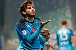  Khvicha Kvaratskhelia không gây ấn tượng trong 4 trận đầu mùa