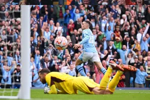 Phil Foden ghi bàn mở tỷ số ở phút thứ 7