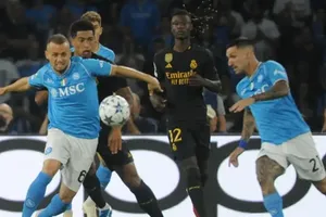 Napoli bộc lộ nhiều sơ hở trước Real Madrid