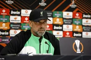 Jurgen Klopp yêu cầu đá lại trận Tottenham