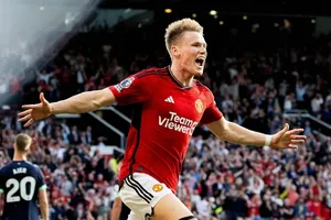 Scott McTominay tỏa sáng bằng 2 bàn thắng trong phút cộng thêm