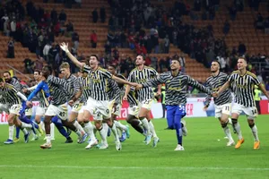 Các cầu thủ Juventus ăn mừng chiến thắng Milan