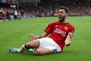 Bruno Fernandez ăn mừng bàn thắng muộn