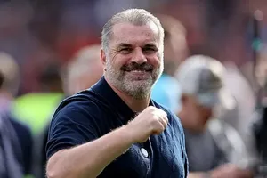 Ange Postecoglou thắng cú ăn 3 ngay đầu mùa giải