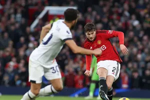 Victor Lindelof ghi bàn với cơ hội từ trên trời rơi xuống