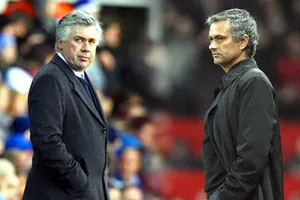 Jose Mourinho luôn mến mộ Carlo Ancelotti (trái)