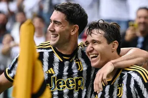 Dusan Vlahovic (trái) và Federico Chiesa sẽ đá cặp trên hàng công