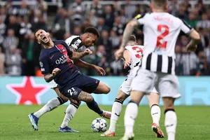 Lucas Hernandez thừa nhận PSG không thể đọ với Newcastle về mặt thể lực