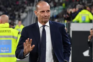 HLV Max Allegri dè chừng Monza