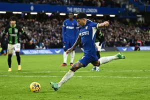 Enzo Fernandez sút thắng quả 11m 