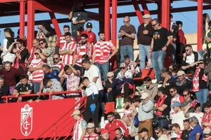 Trận đấu ở sân Nuevo Los Carmenes phải đình hoãn