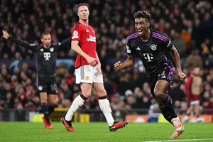 King Coman ghi bàn, mang về chiến thắng kịch tính trước Man United