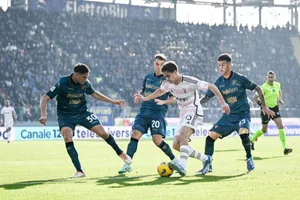 Kenan Yildiz vượt qua 3 hậu vệ Frosinone