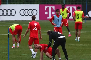 De Ligt nhận sự trợ giúp y tế trên sân tập