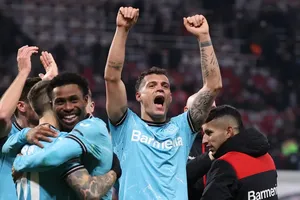 Bayer Leverkusen ăn mừng chiến thắng