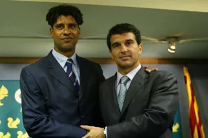 Frank Rijkaard và Joan Laporta năm 2003
