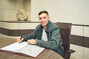 Bryan Zaragoza ký hợp đồng với C:LB chủ quản