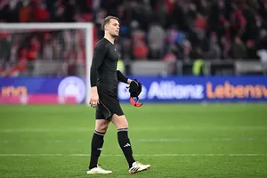 Thủ môn đội trưởng Manuel Neuer đau nhẹ đầu gối