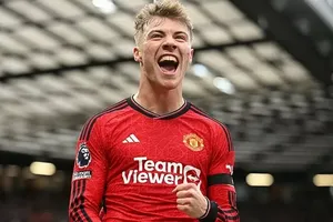 Rasmus Hojlund có thể bỏ lỡ trận derby Manchester vì chấn thương cơ