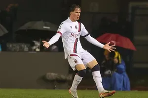 Giovanni Fabbian ăn mừng bàn thắng