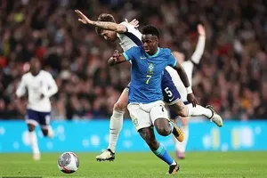 Tuyển Anh phơi áo ngay trên sân nhà bởi pha ghi bàn của Endrick