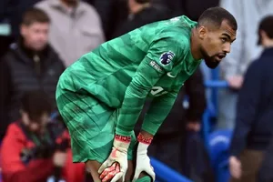 Thủ môn Robert Sanchez lại dính chấn thương