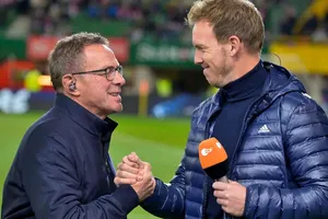 Julian Nagelsmann (phải) và Ralf Rangnick (trái) trong tầm ngắn của Bayern