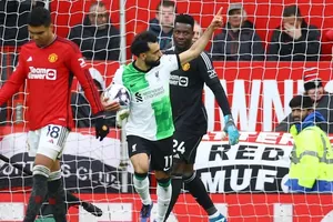 Mo Salah ghi bàn gỡ hòa 2-2 từ chấm 11m