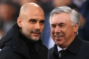 HLV Carlo Ancelotti (phải) và Pep Guardiola